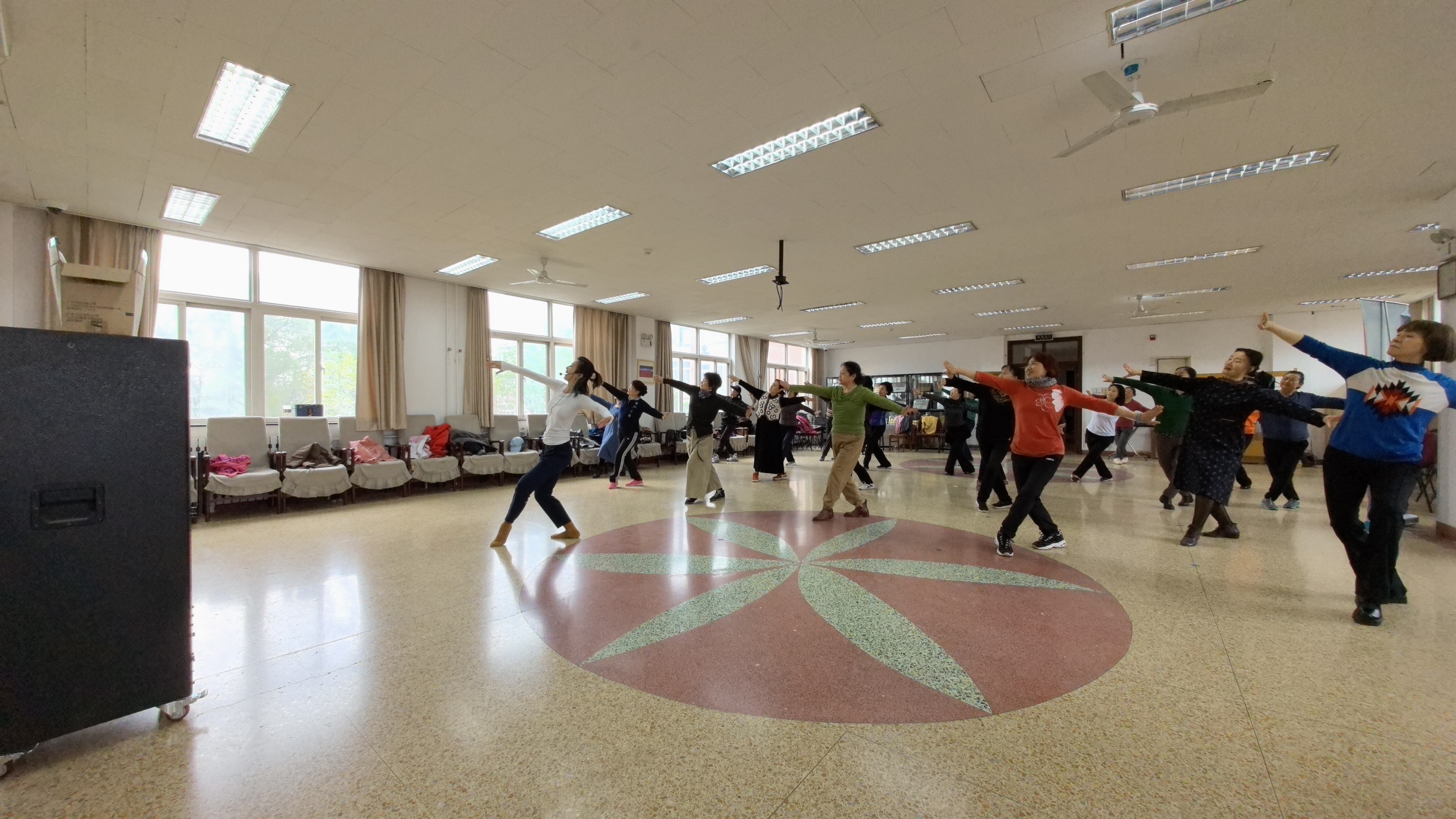 老师授课.jpg